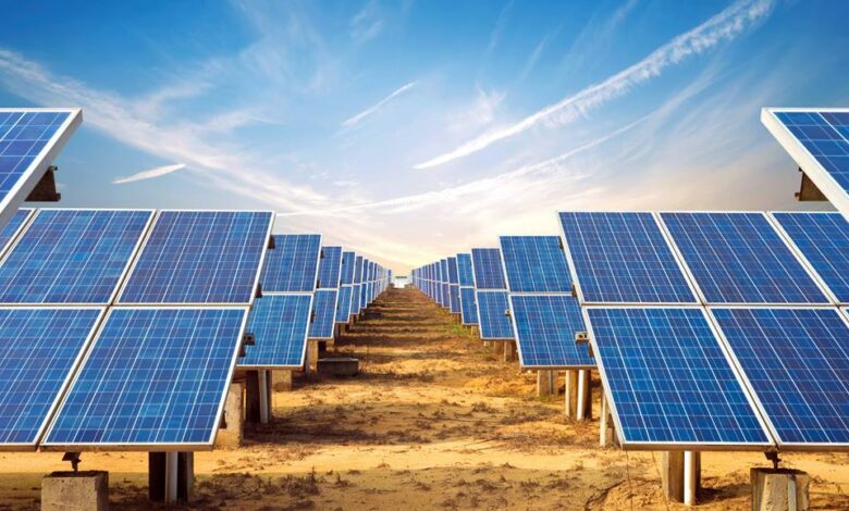 Painéis solares de energia alternativa | Imagem: Freepik