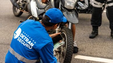 Diariamente, são mobilizados mais de 20 agentes do Detran.RJ, PM, Polícia Civil e Detro em cada uma das operações (Foto: Divulgação)