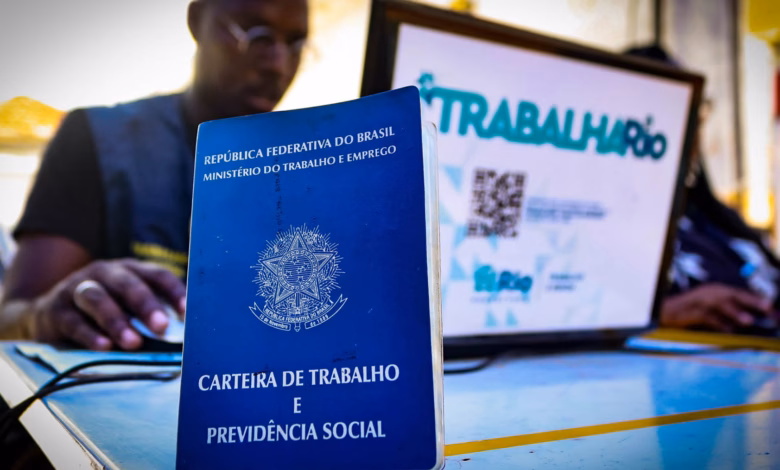 As equipes do Trabalha Rio cadastram os currículos dos trabalhadores - Roberto Moreyra/SMTE