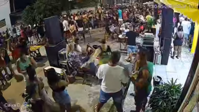 Homem é morto a tiros em bar de Nova Iguaçu; família aponta policial militar como autor | Imagem reprodução do vídeo